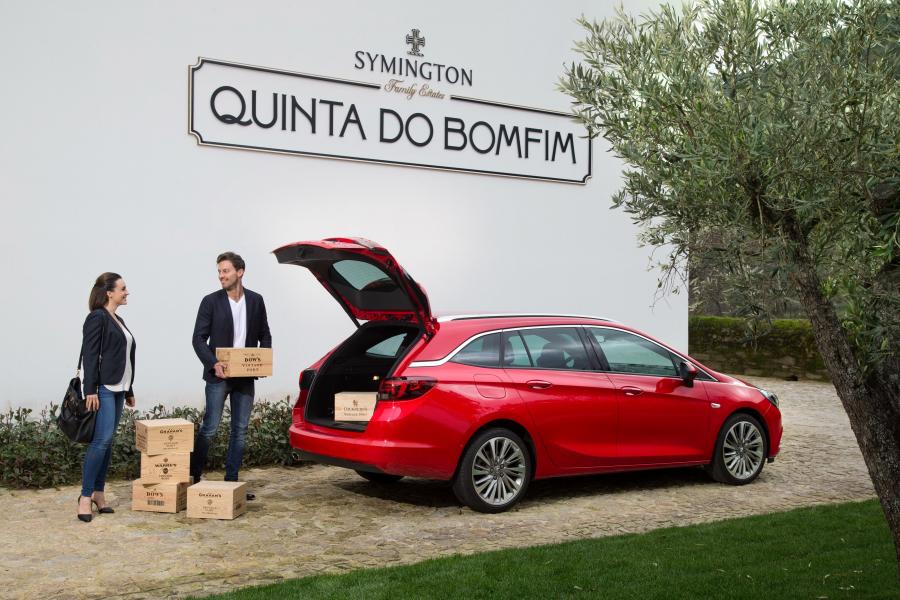  Opel Astra Sports Tourer BiTurbo (K) 2016 года  (фото 10 из 32)